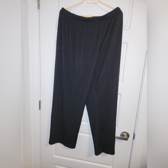 Uniqlo pants - Picture 2 of 4